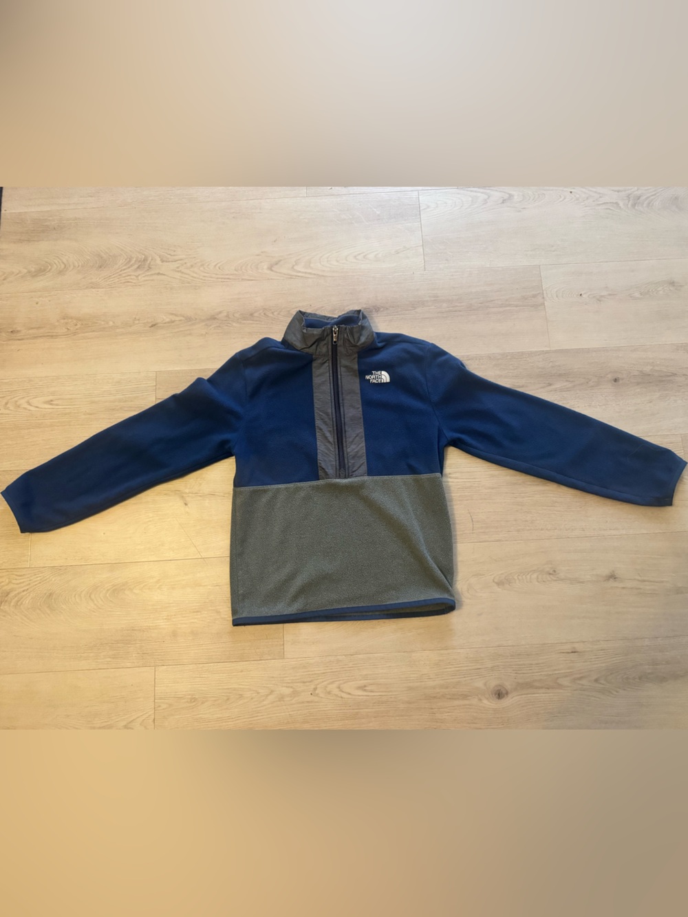 The North Face Navy Blue Fleece Pullover with Logo Boys L (12)